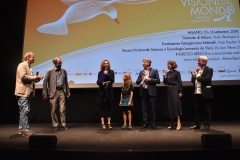 "L'ora d'acqua" di Claudia Cipriani vince la 4° edizione di Visioni dal Mondo. Da sinistra Francesco Virga, produttore, Valerio Jalongo, regista, due dei rappresentanti della Giuria Speciale, Claudia Cipriani, Francesco Bizzarri, Lorenza Indovina e Fabrizio Grosoli