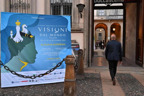 Backdrop of the 8th International Documentary Festival Visioni dal Mondo on Corso Magenta 
