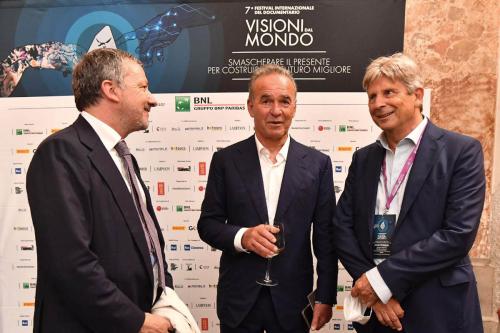 Nick Broomfield, guest of honor of the 7th Festival, with Francesco Bizzarri and Andrea Munari, BNL Gruppo BNP Paribas President