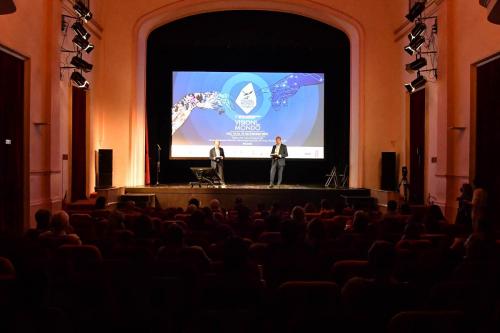 Pubblico in sala al Teatro Litta