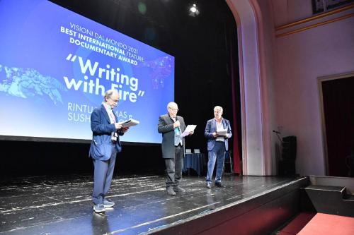 Carlo Siliotto annuncia il vincitore del Visioni Dal Mondo 2021 Best International Feature Documentary Award