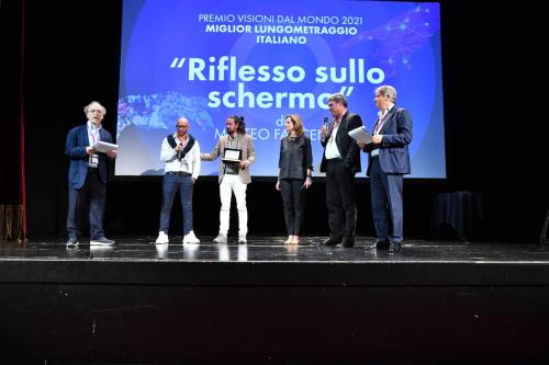 Matteo Faccenda, regista di “Riflesso sullo schermo” e Stefano Simonelli, protagonista, vincitore del Premio Visioni Dal Mondo 2021 Miglior Lungometraggio Italiano